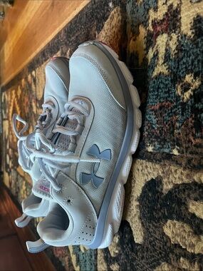 Under Armour Light Gray and White Lace-Up Trainers
